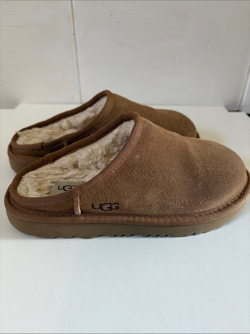 UGG Kids Chestnut Suede Shearling Slip-On Slippers